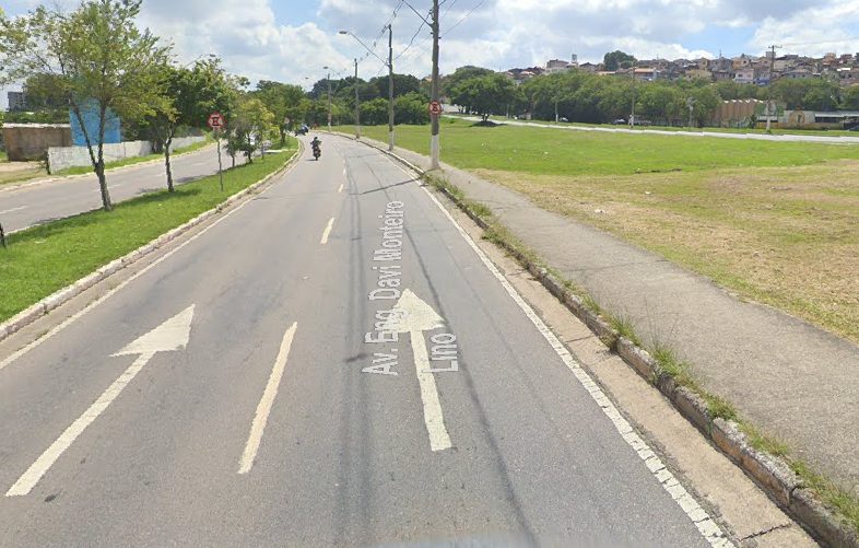Colisão entre moto e bicicleta deixa uma mulher morta e dois homens feridos em Jacareí