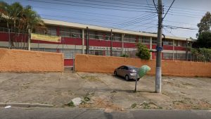 Briga de alunas gera confusão generalizada e tiros são disparados do lado de fora de escola em Taubaté