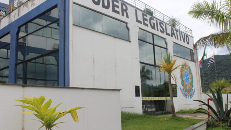 Prefeita de Ubatuba consegue liminar na Justiça que a impede de ser afastada pela Câmara Municipal