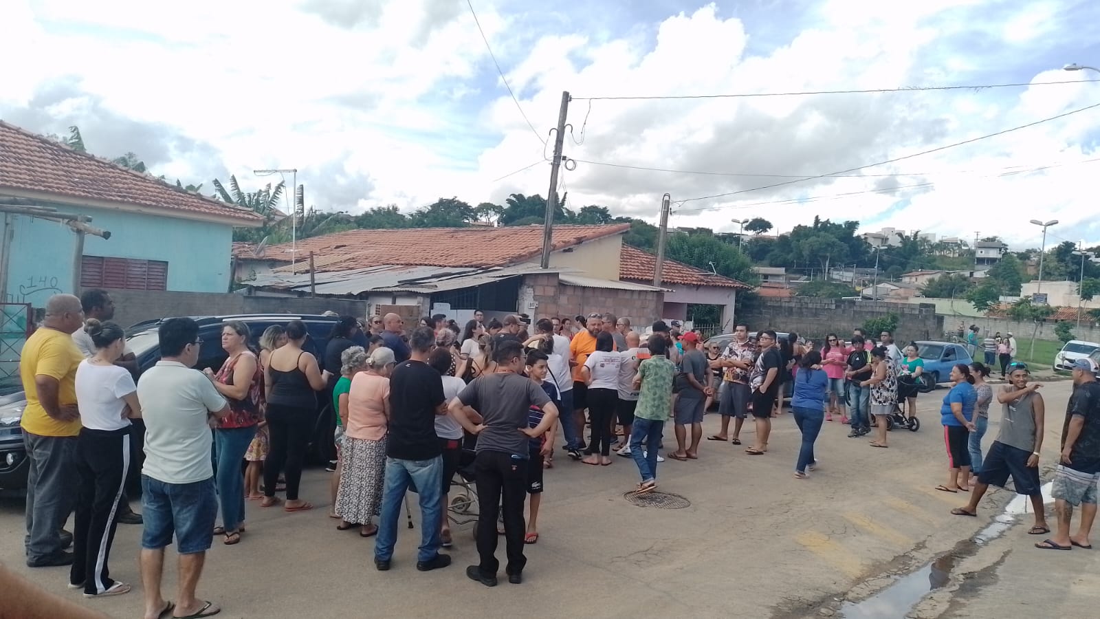 Prefeito era aguardado e não comparece a conversa com moradores do bairro Jardim do lago