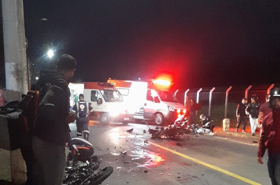 Dois motociclistas morrem em avenida de Taubaté ao baterem de frente