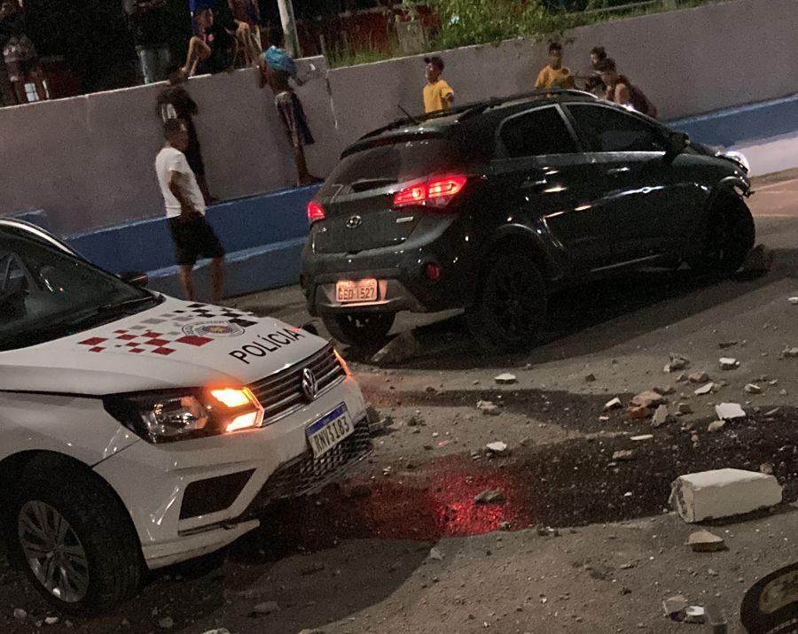 Perseguição de mais de 25 km termina com acidente e dois presos em Caraguatatuba