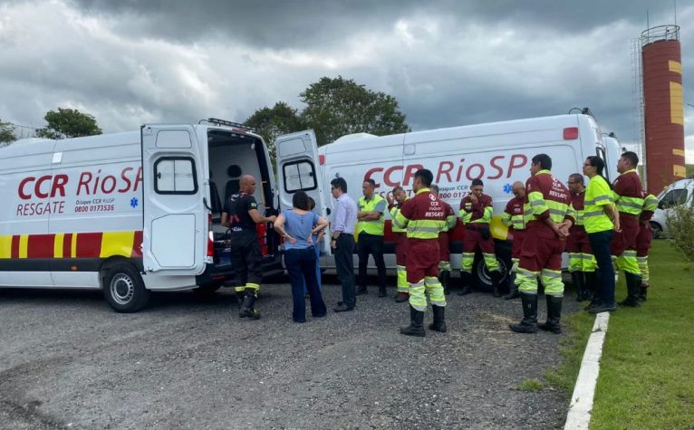 Engavetamento envolve sete carros e deixa dois feridos na Via Dutra em São José dos Campos