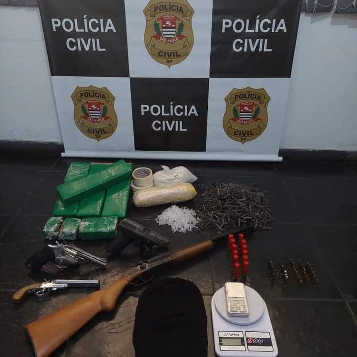Homem é preso em flagrante com armas e mais de oito quilos de drogas em Jacareí