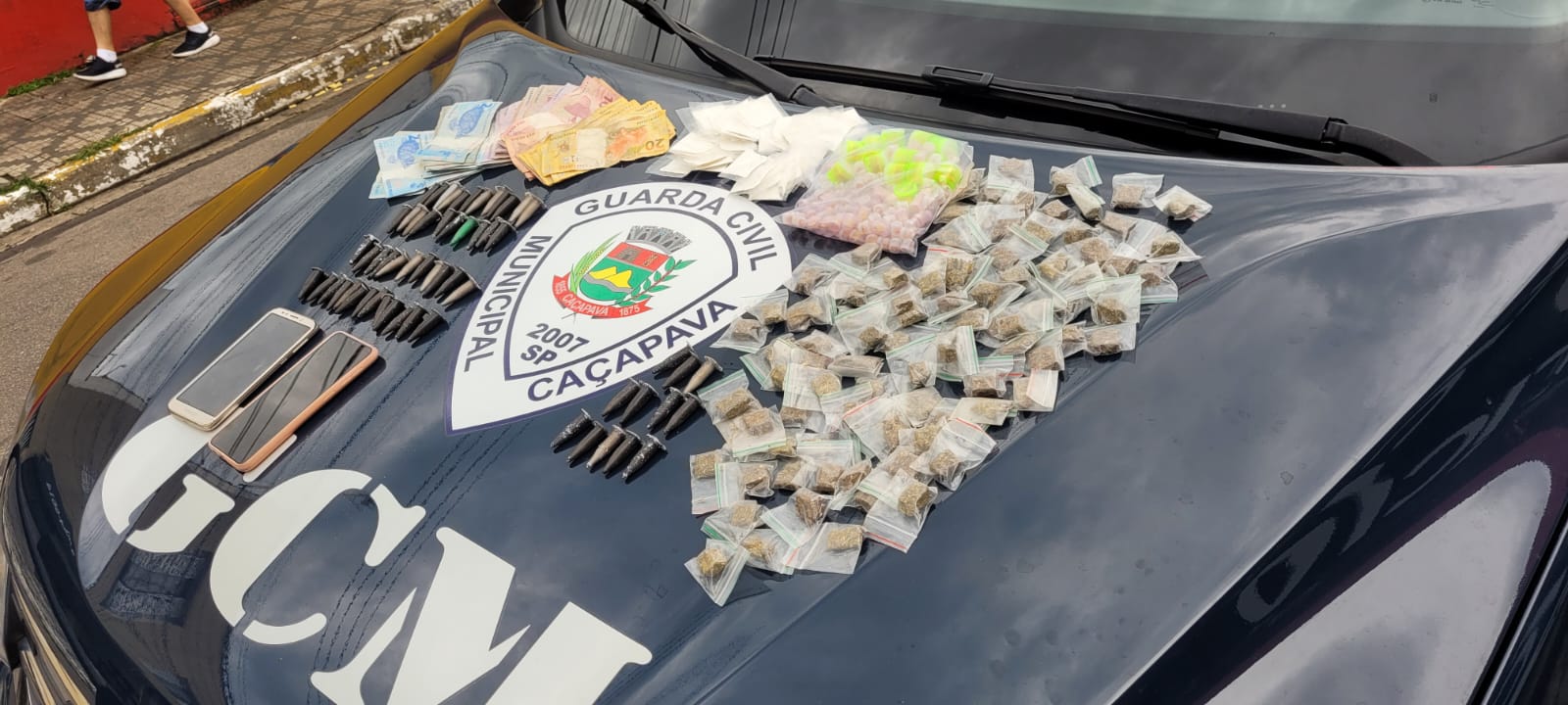 GCM prende mulher com drogas em Caçapava