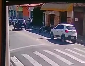 Vídeo mostra execução de jovem no centro de Jacareí