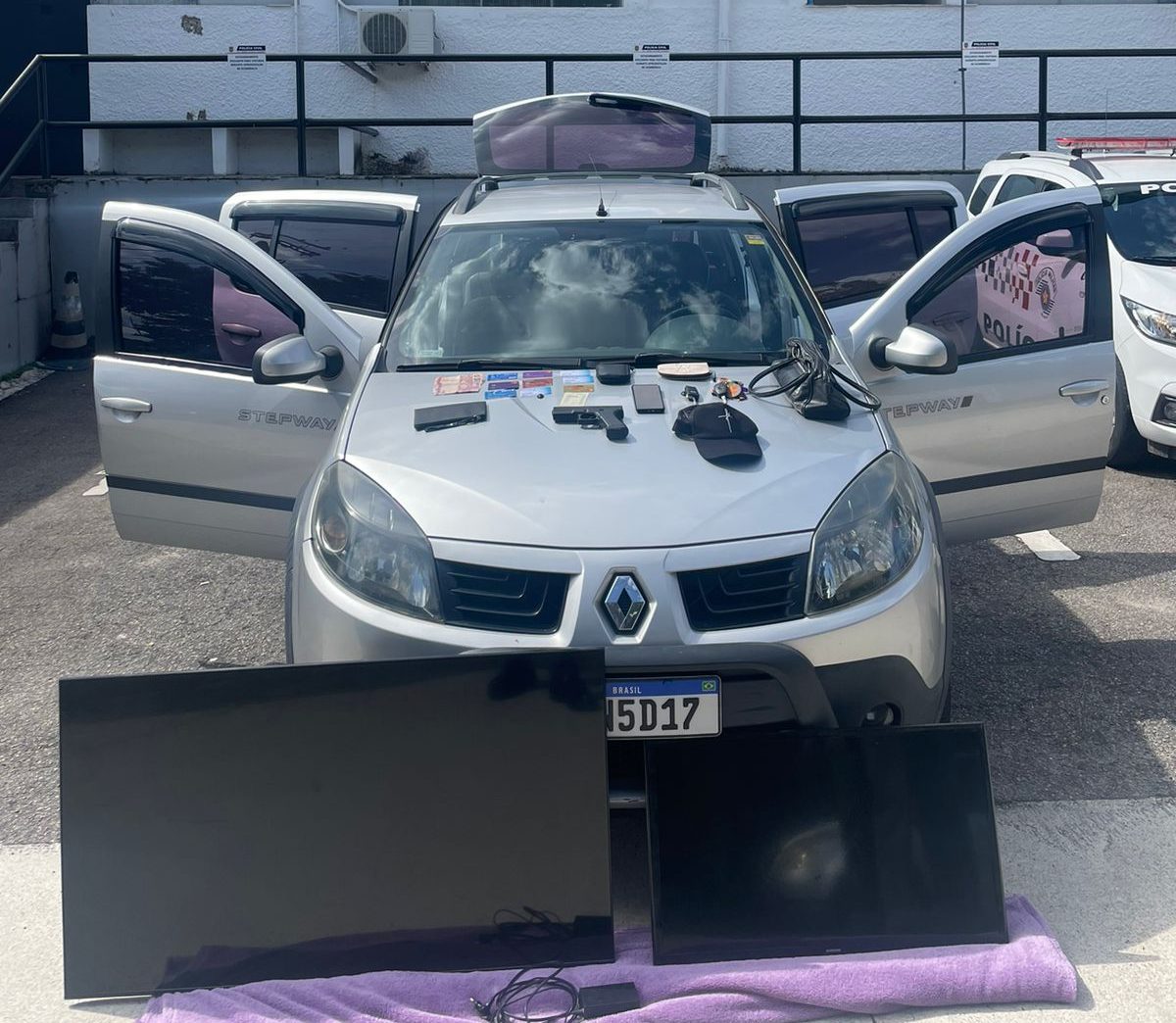Homem rouba moradores em Jacareí e em São José dos Campos é perseguido e preso pela PM