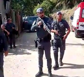 Dois homens são baleados e dois presos em ação da PM no Banhado em São José dos Campos