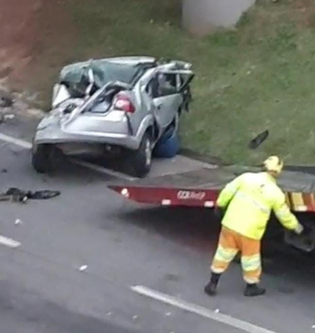 Capotamento interdita Via Dutra em São José dos Campos por 1h40 e deixa uma vítima fatal