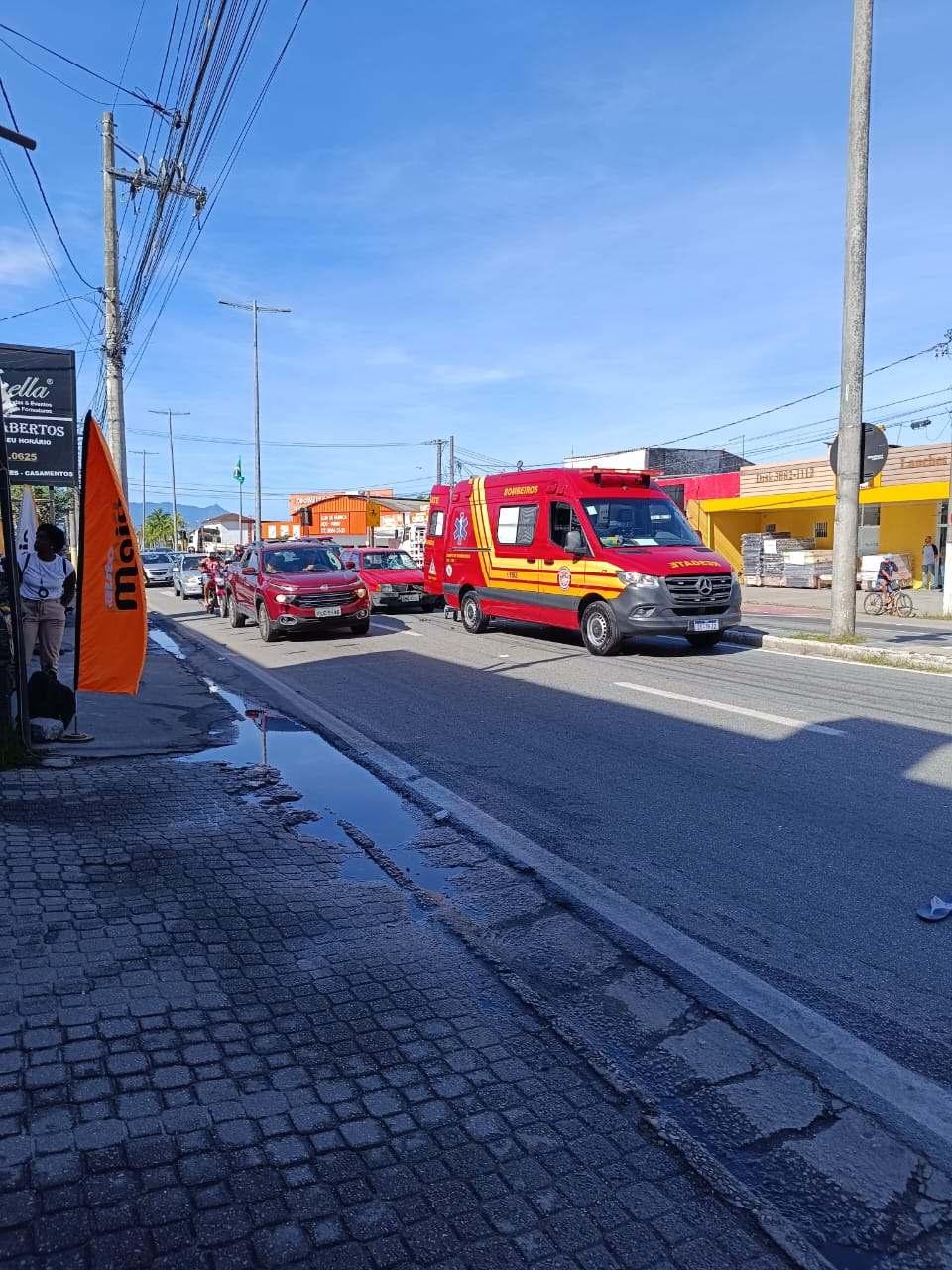 Idosa, de 76 anos, fica ferida ao ser atropelada em Caraguatatuba