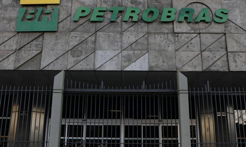 Petrobras reduz preços da gasolina e do diesel nas refinarias