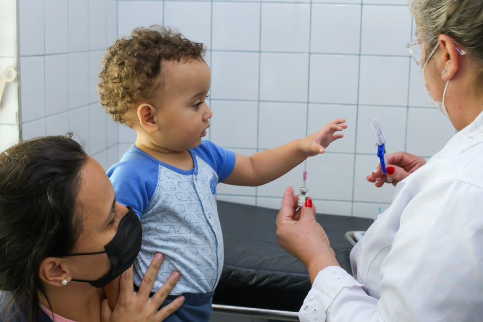 Vacinação contra a gripe está disponível para toda população acima de seis meses em São José dos Campos