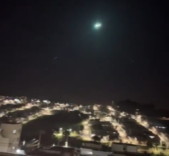 Luz verde vista nos céus das cidades do Vale do Paraíba não era meteoro e sim pedaço de foguete chinês