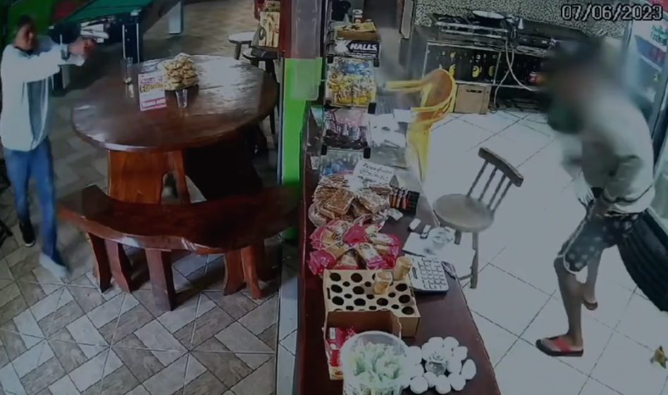 Bang-Bang em bar de Ubatuba viraliza na internet