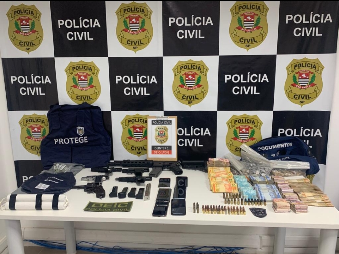 Quadrilha é presa com R$ 70 mil, após roubo a agência bancária de Paraibuna. Funcionários ficaram presos em cofre