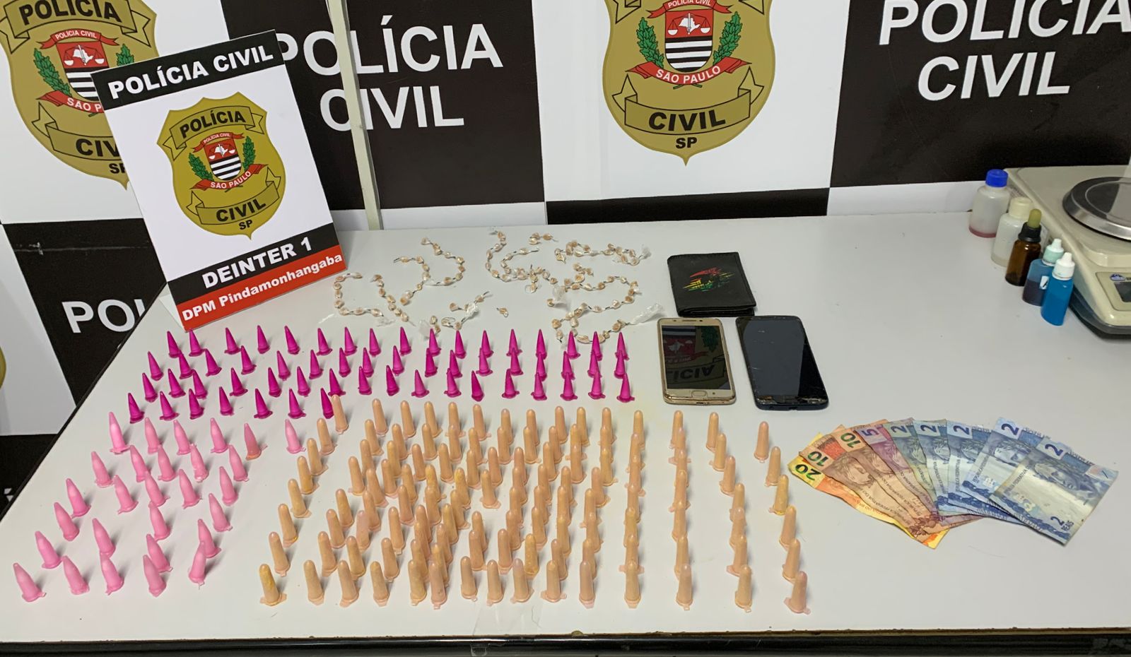 Dois homens, um deles foragido, são presos e indiciados por tráfico de drogas em Pinda