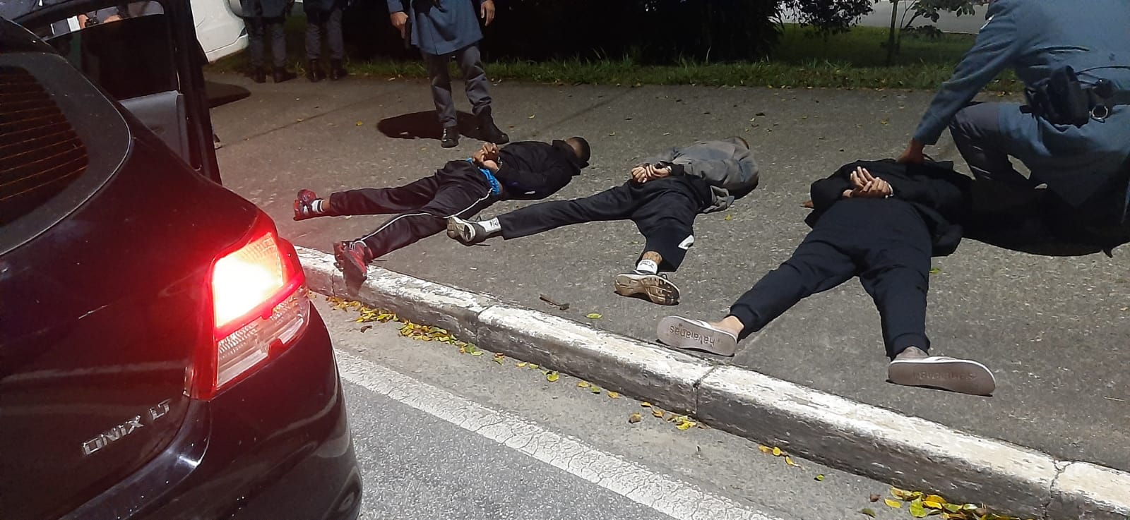 PM prende trio acusado de roubar postos de combustíveis e pedestres em São José dos Campos