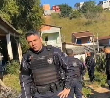 GCM de São José dos Campos atira spray de pimenta no rosto de moradora em ação de demolição de casas