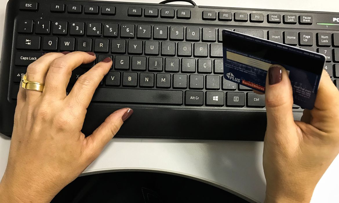 Compras internacionais acima de US$ 50 pela internet terão taxação