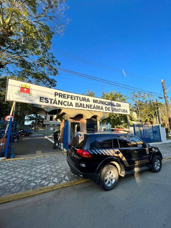 PF faz operação em Ubatuba, onde cumpre mandados por possíveis fraudes nas contratações relativas ao enfrentamento da Covid-19