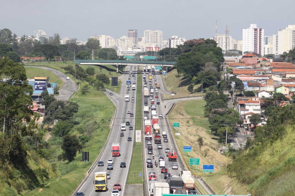 Via Dutra apresenta acidentes e 26 km de lentidão na saída do feriado de Corpus Christi