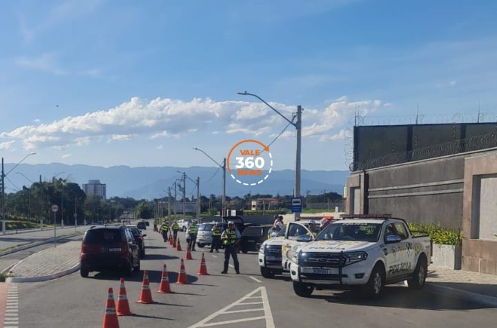 29 veículos são apreendidos pela PM em blitz em Tremembé