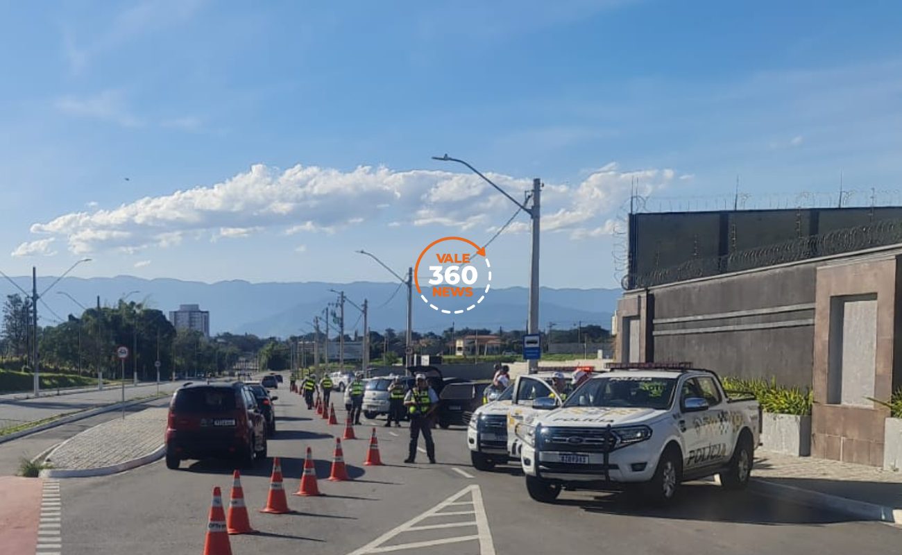 29 veículos são apreendidos pela PM em blitz em Tremembé