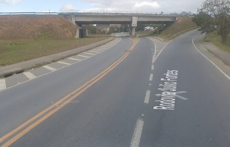 Polícia investiga morte de homem encontrado morto em rodovia de Cruzeiro