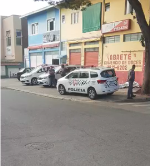 Homem não identificado é morto a pedradas em via de São José dos Campos