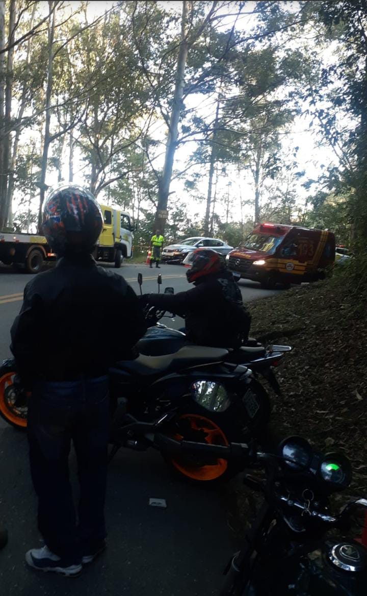 Motociclista morre em colisão frontal com carro em rodovia de Campos do Jordão