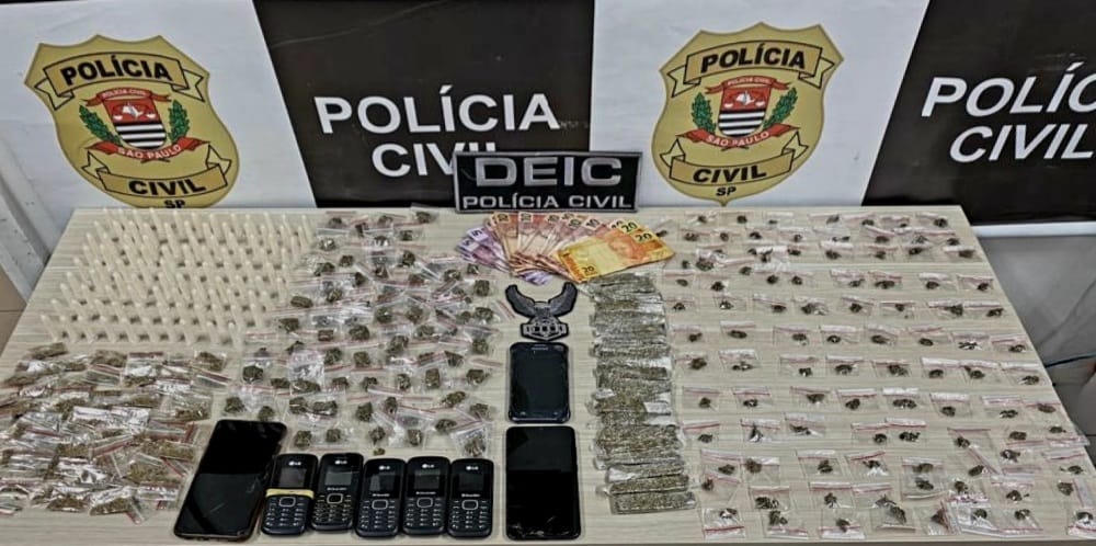 Operações da Polícia Civil de São José dos Campos prendem três pessoas, drogas, armas e dinheiro
