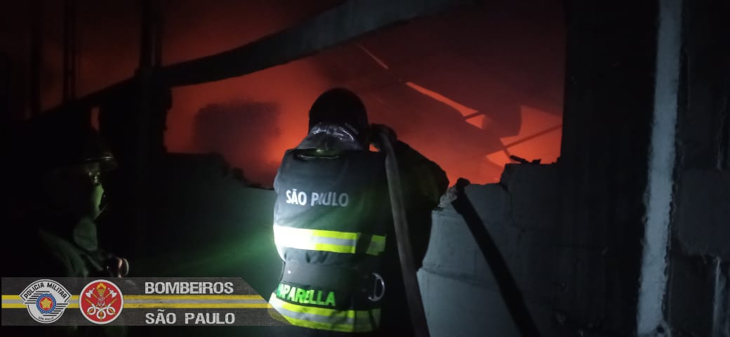 Segundo galpão de recicláveis pega fogo em 48 horas em Taubaté