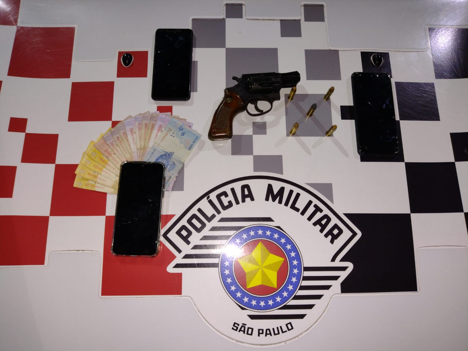 Três suspeitos são presos em Taubaté por roubo à residência em São Luiz do Paraitinga