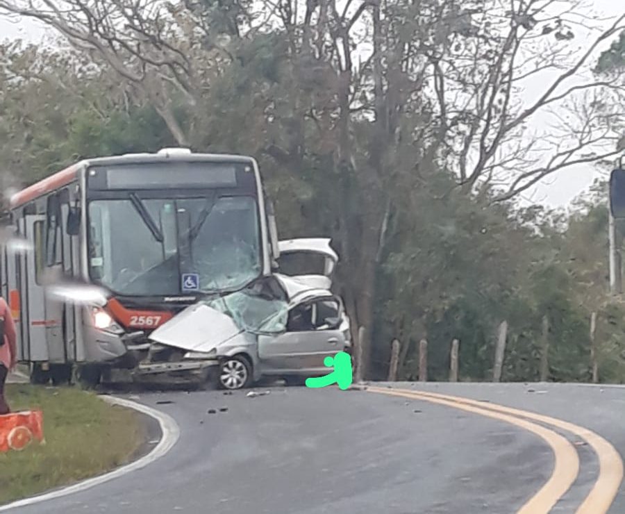 Mulher morre e criança fica ferida em rodovia de São José dos Campos
