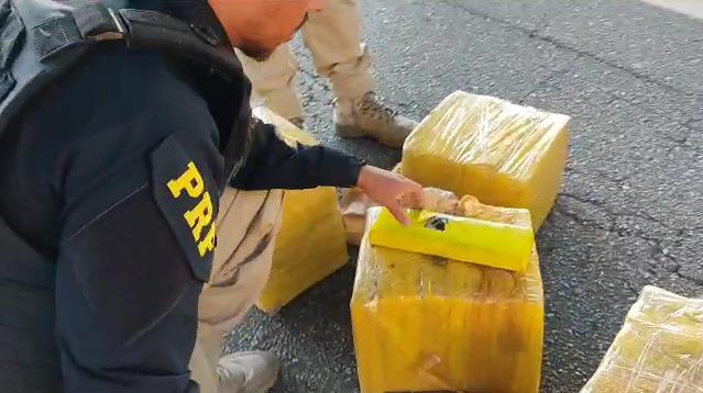 PRF apreende cerca de 100 kg de maconha na Via Dutra em Taubaté