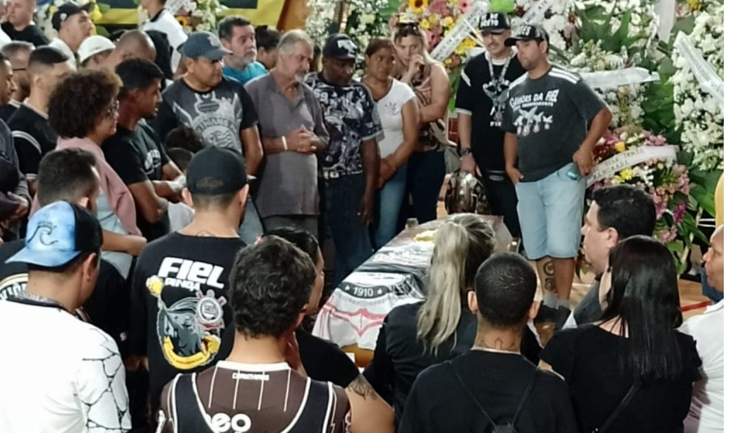 Corintianos vítimas de acidente são velados e homenageados por multidão no Vale