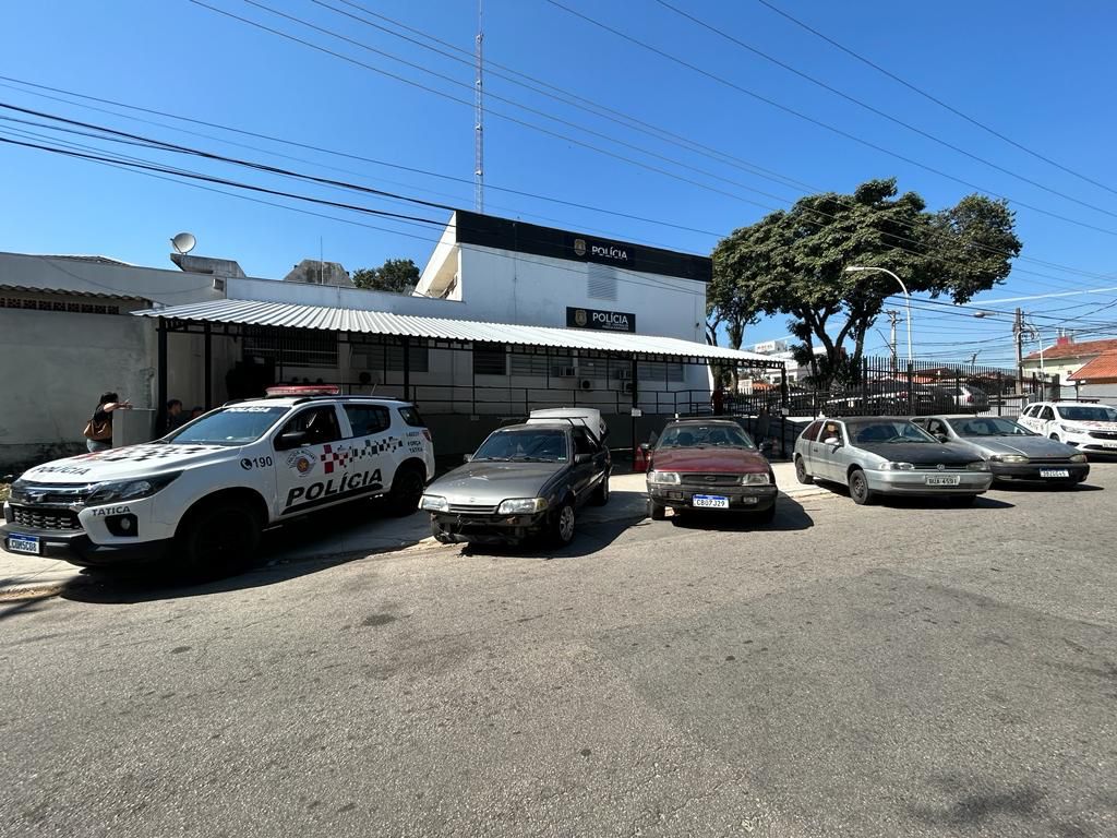 PM prende três homens e recupera quatro veículos furtados em São José dos Campos