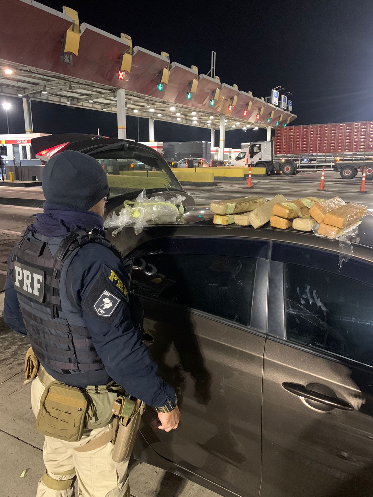PRF interceptada em Jacareí carro com drogas, que seriam levadas para Pinda