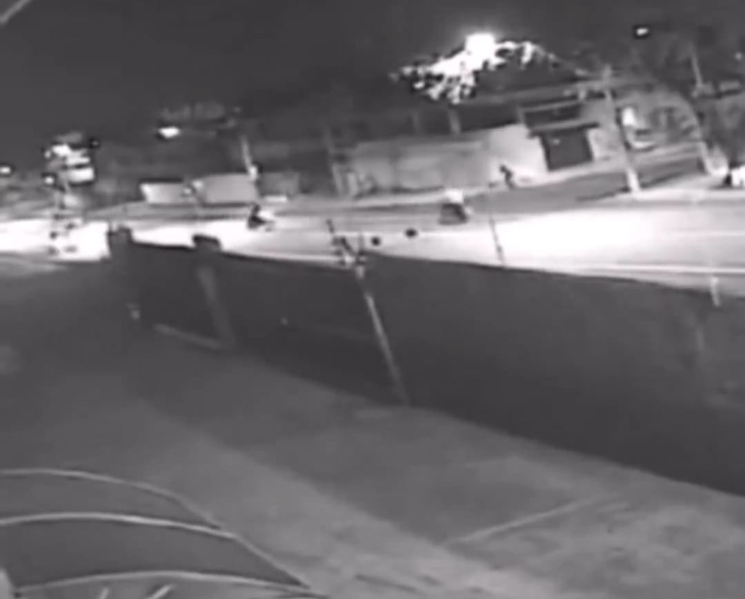 Vídeo flagra acidente entre motos que deixou uma pessoa morta e duas feridas em São José dos Campos