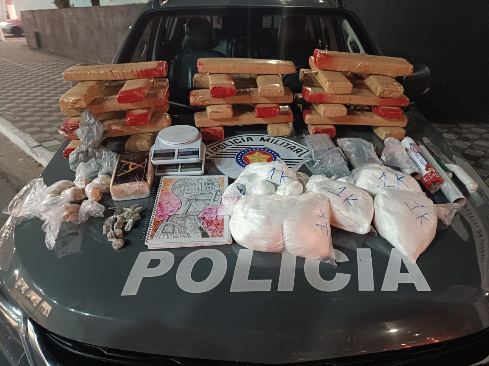 PM prende dois homens com quase 40 kg de drogas em Jacareí e prisão pode ajudar a esclarecer homicídio