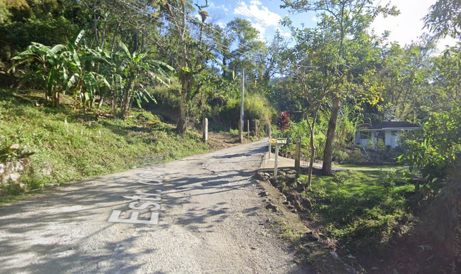 Bandidos enfrentam a PM em Ubatuba e atiram contra policiais e viatura