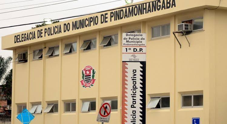 Homem executa namorada com 7 tiros e depois se mata durante festa em chácara em Pinda