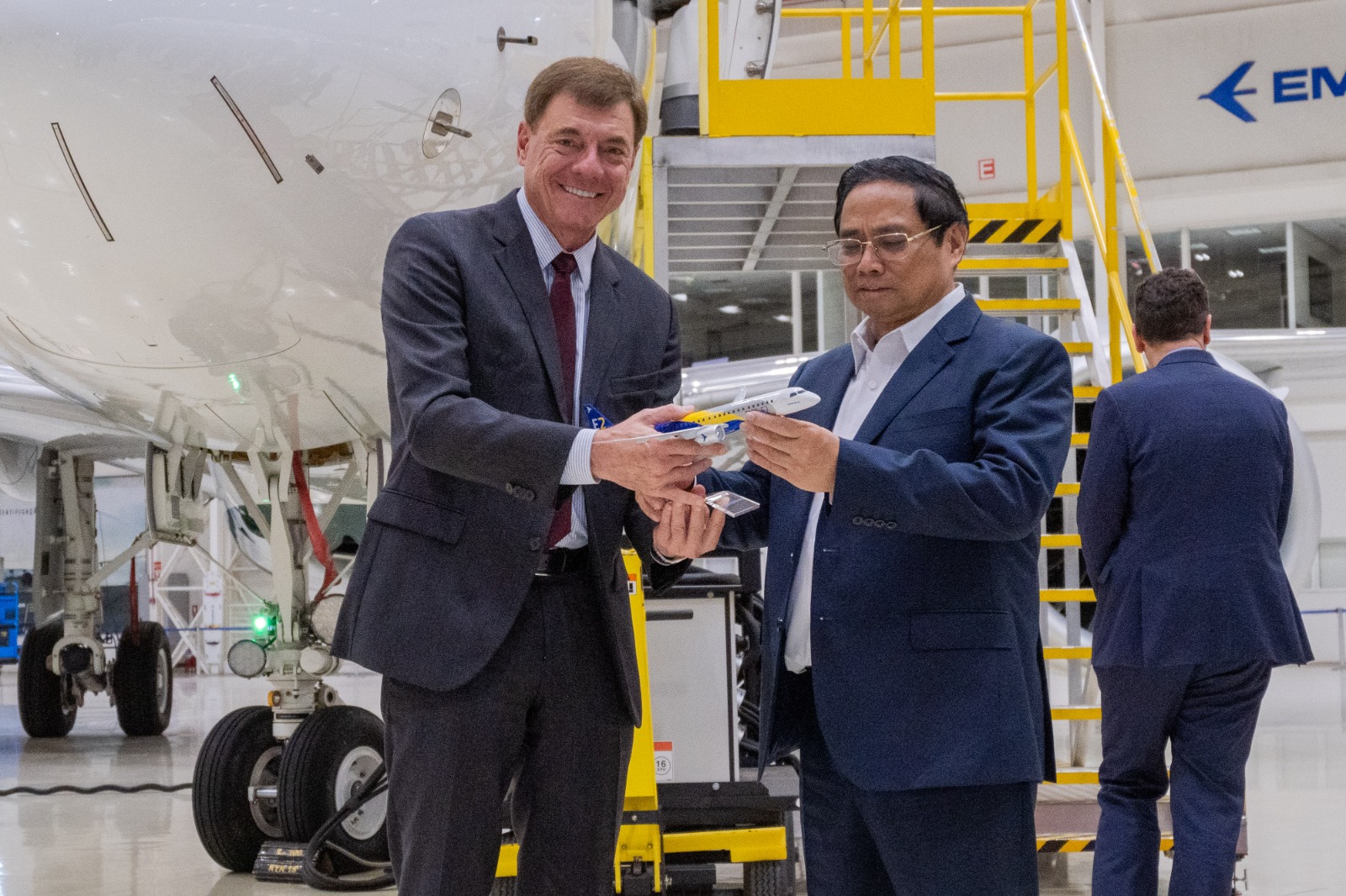 Embraer estreita laços com o Vietnã