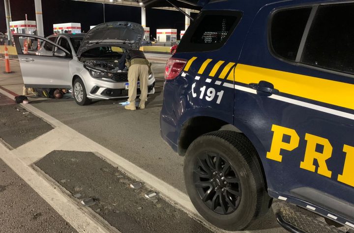 Pastor e cúmplice são presos com veículo clonado na Via Dutra, em Jacareí