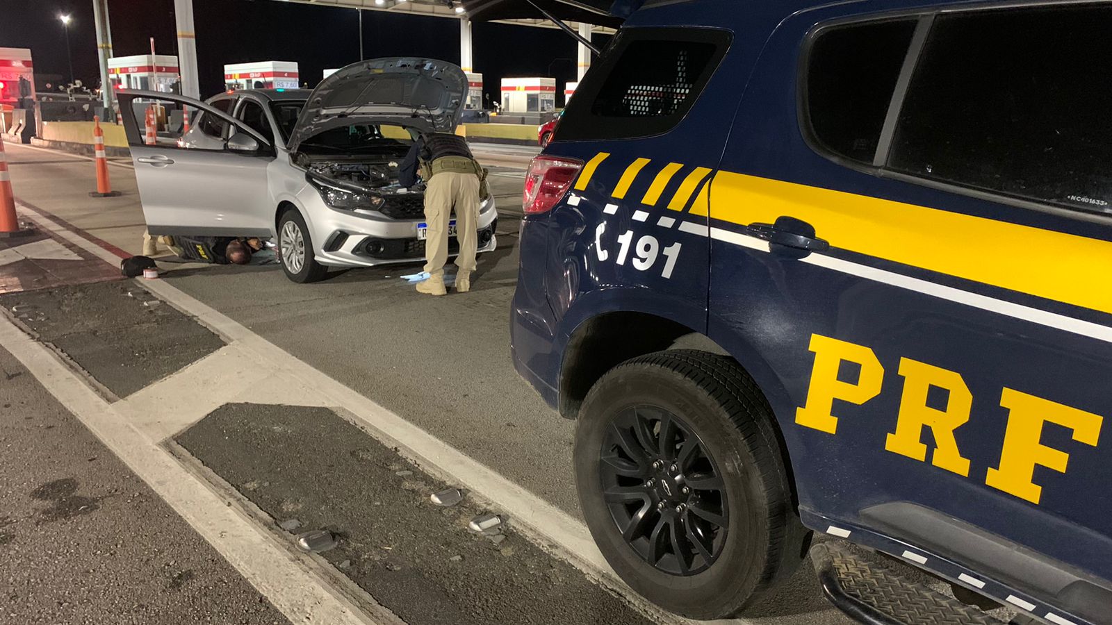 VÍDEO: Pastor e cúmplice são presos com veículo clonado na Via Dutra, em Jacareí