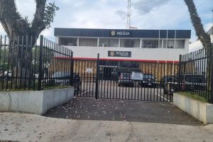 Bolo foi entregue a mãe dos irmãos envenenados em São José dos Campos por motoboy