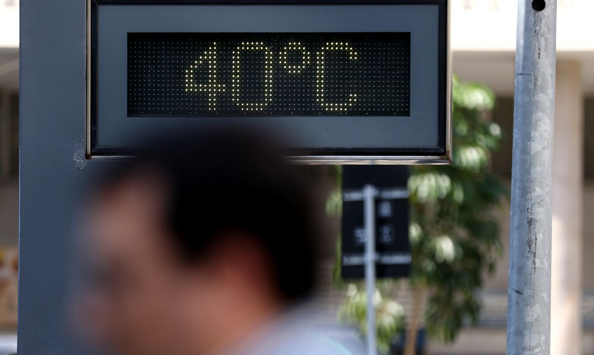 Temperatura chega a 34 ºC no Vale do Paraíba e, desta quarta até domingo, pode bater recorde