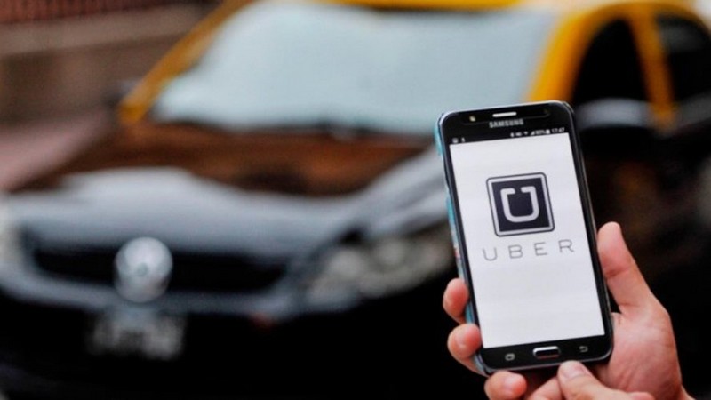 Justiça manda Uber registrar motoristas e multa empresa em R$ 1 bi