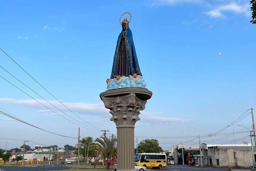 Satanás fantasiado de azul