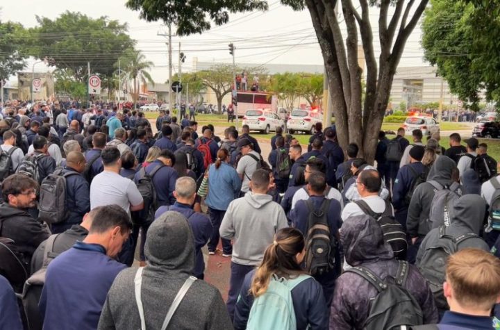 Trabalhadores da Embraer entram em greve em São José dos Campos